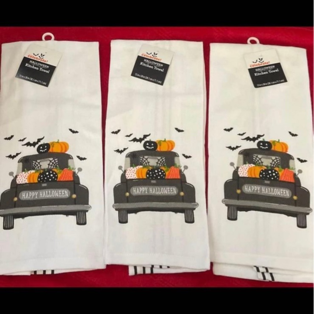 Set of 3- really cute Halloween kitchen towels, brand new